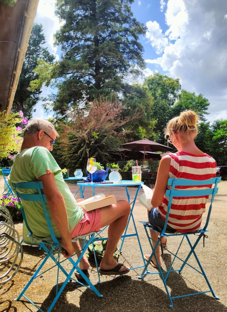 terras, cocktails, bar, restaurant, camping le clos bouyssac, ontspannen
