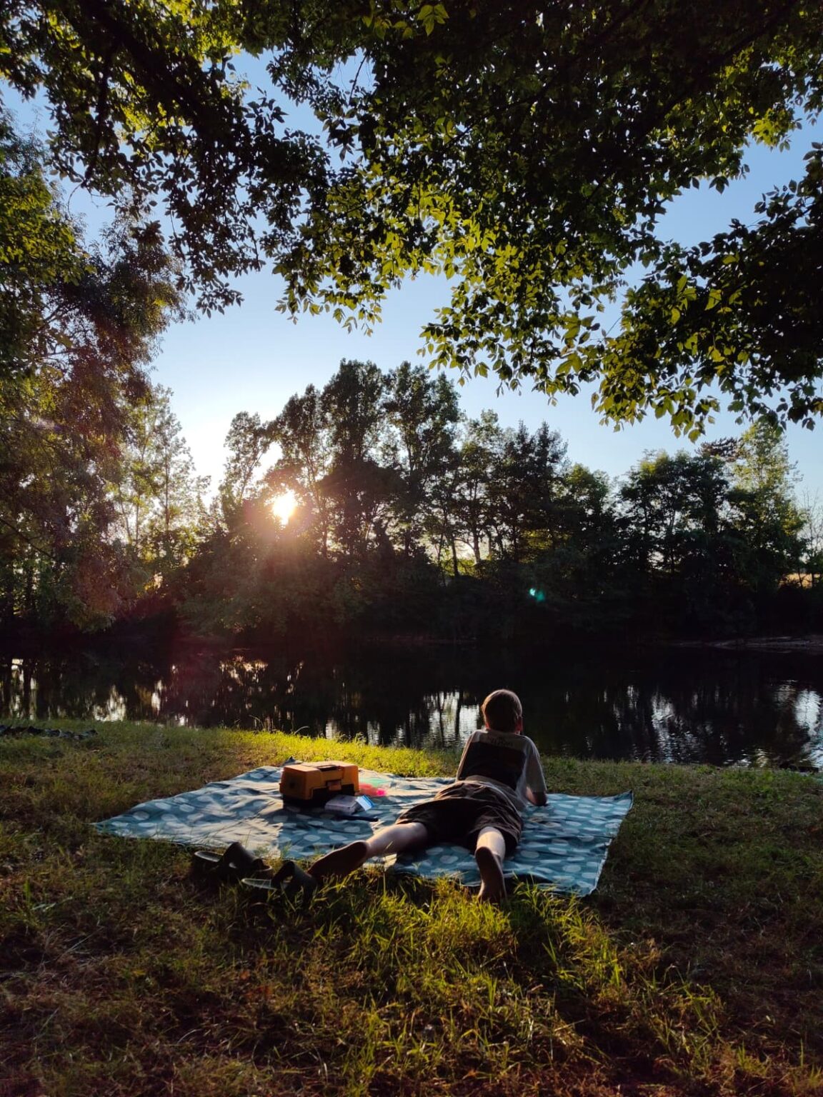 kamperen aan de rivier de Lot op Camping Le Clos Bouyssac in Zuid Frankrijk