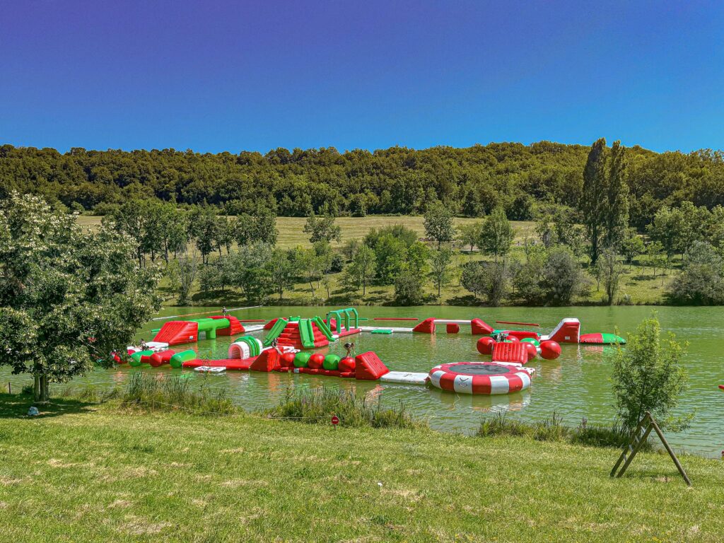 Aquazone Montquc, tourisme occitanie, 10 activiteiten in de lot, zwemplezier, camping le clos bouyssac