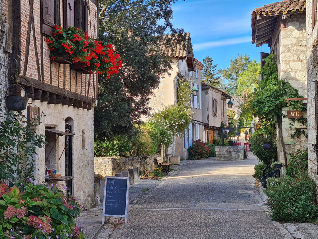 pujols-village-fleuri, de mooiste dorpen, tips, bezoek de Lot, camping le clos bouyssac